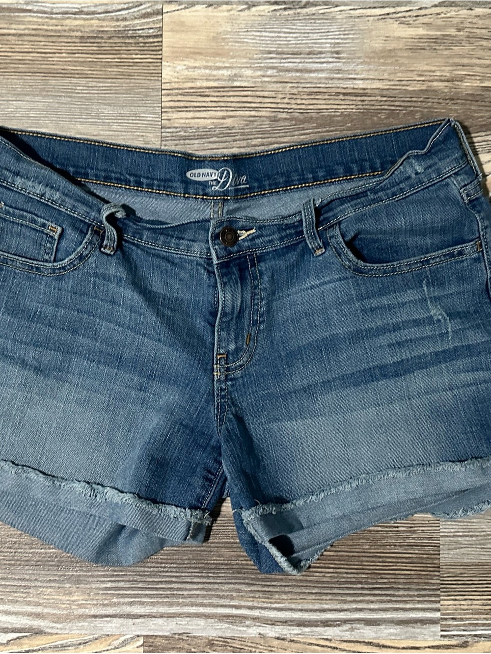 Old Navy Denim Shorts in Medium Blue Wash